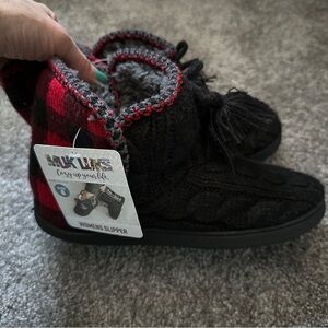 NWT Muk Luks Black and Red Slippers